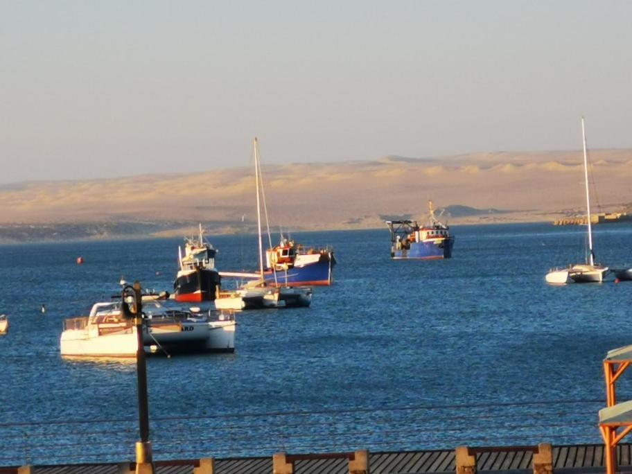 Zur Waterkant Guesthouse Luderitz Exterior photo